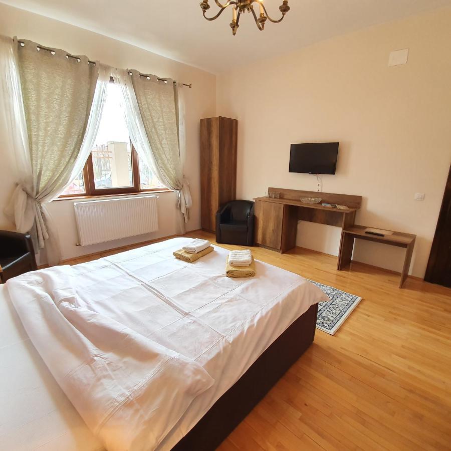 Vila De la Lugas Hotel Oradea Buitenkant foto